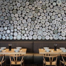 taiwan-noodle-house-wall-with-the-noodle-bowls